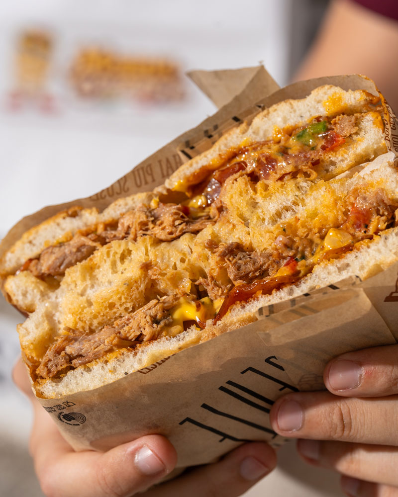 Schiacciata Calabrese dal Gusto Autentico Schiacciata Calabrese dal Gusto Autentico